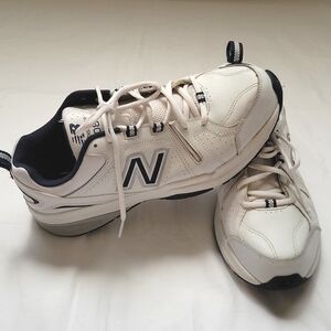 NEW BALANCE Sneakers. Comfort Insert. Size 10. COLOR White and Blue.